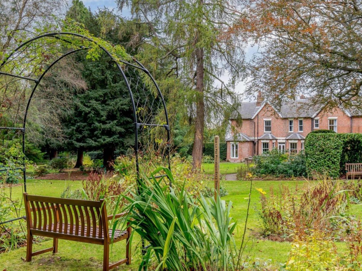 Claridge House Bed & Breakfast Lingfield Luaran gambar